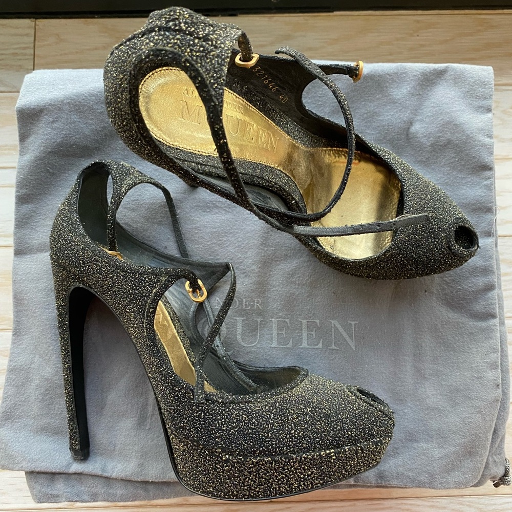 Alexander McQueen black and gold metallic heels size 40